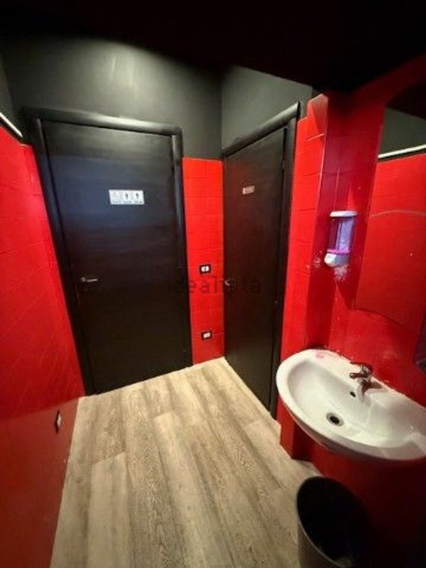 negozio in affitto a Riccione in zona Centro Storico