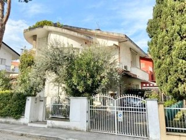 casa indipendente in affitto a Riccione in zona Alba