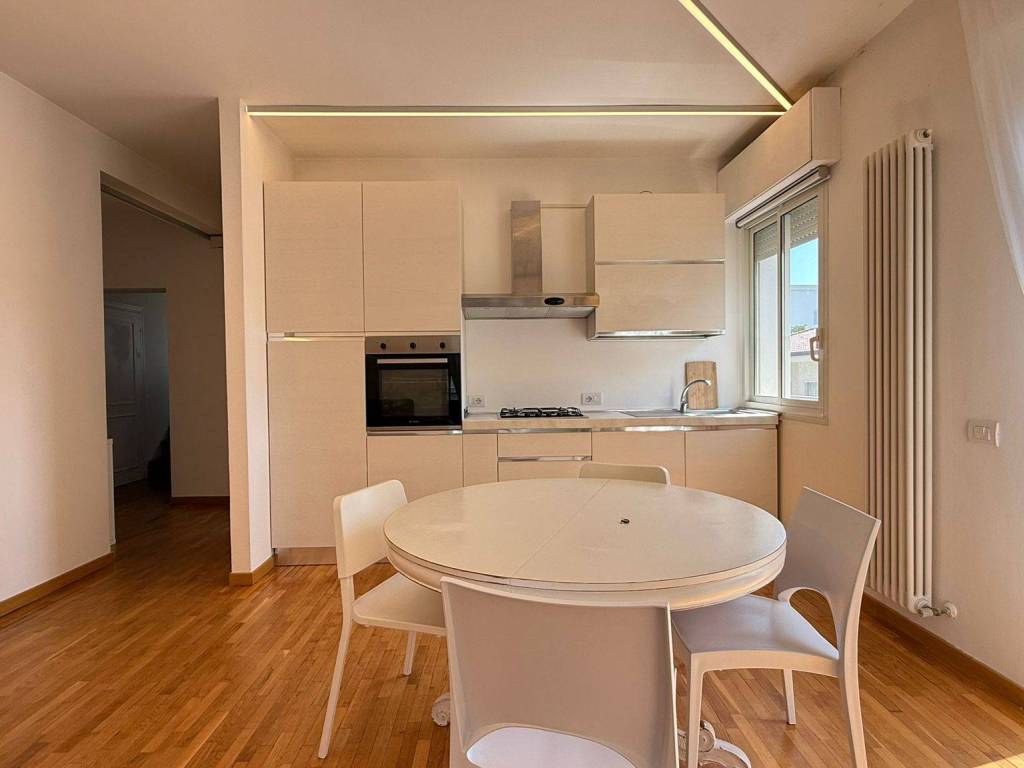 appartamento in affitto a Riccione in zona Alba