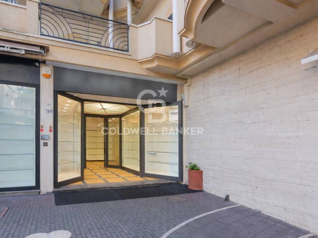 locale commerciale in affitto a Riccione
