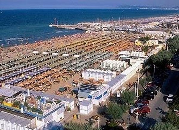 locale commerciale in affitto a Riccione