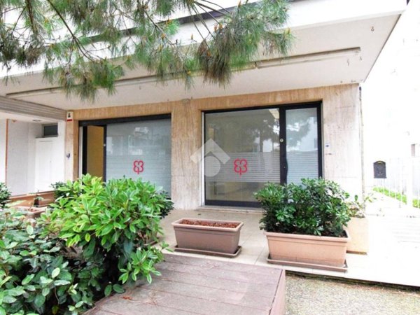 negozio in affitto a Riccione