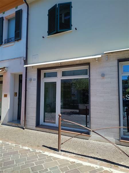 negozio in affitto a Riccione in zona Centro Storico