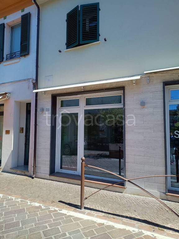 negozio in affitto a Riccione