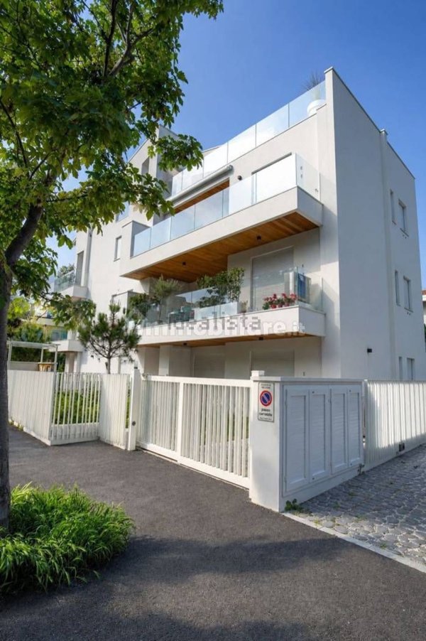 appartamento in affitto a Riccione in zona Alba