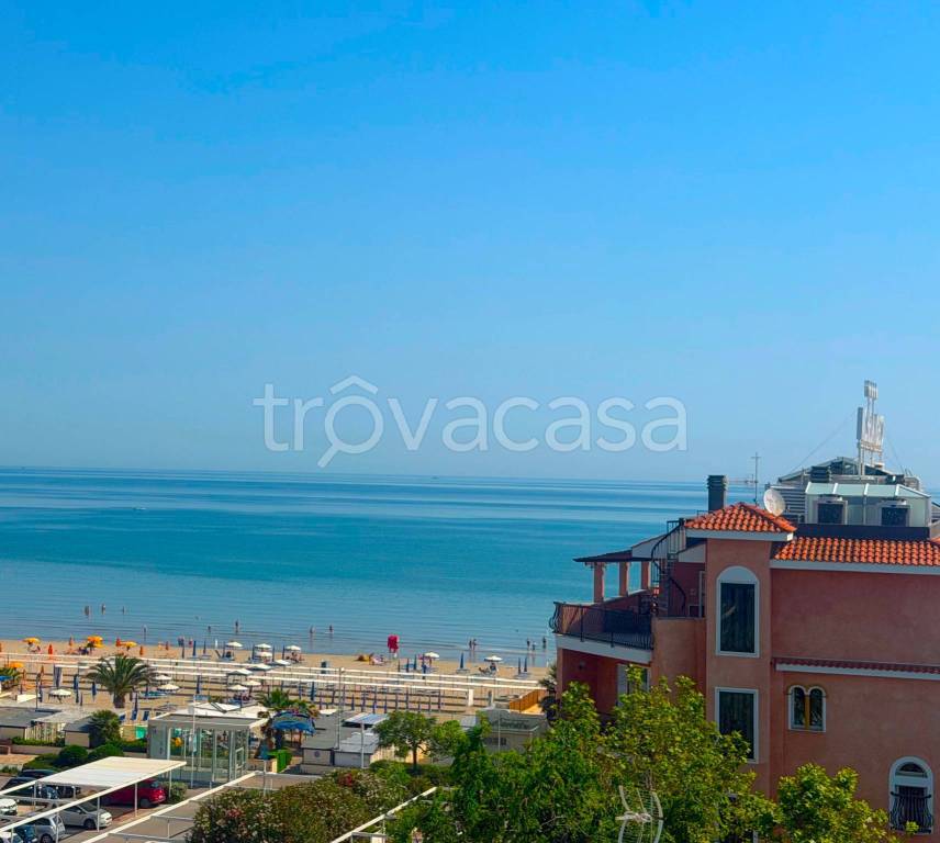 appartamento in affitto a Riccione in zona Alba