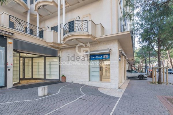 locale commerciale in affitto a Riccione