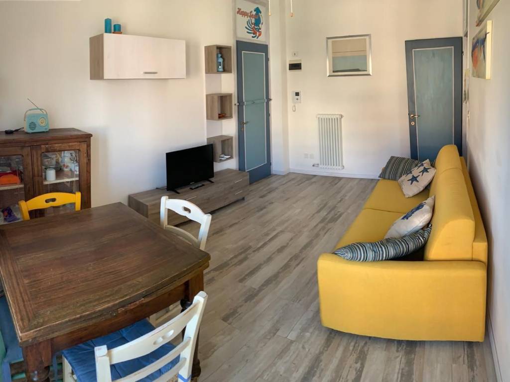 appartamento in affitto a Riccione in zona Alba