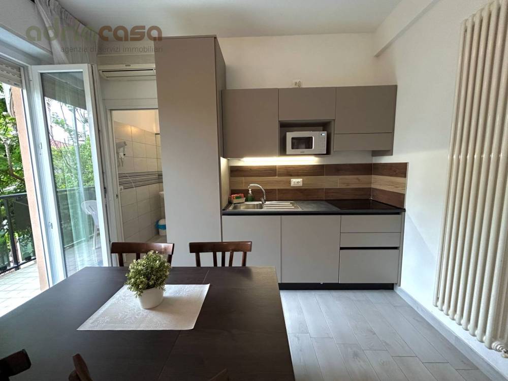 appartamento in affitto a Riccione in zona Alba