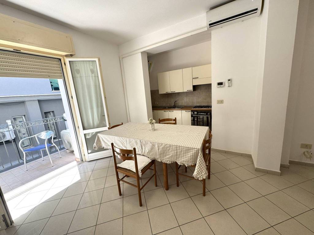 appartamento in affitto a Riccione in zona Alba