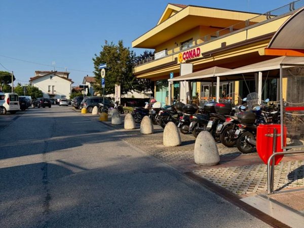 negozio in affitto a Riccione in zona San Lorenzo