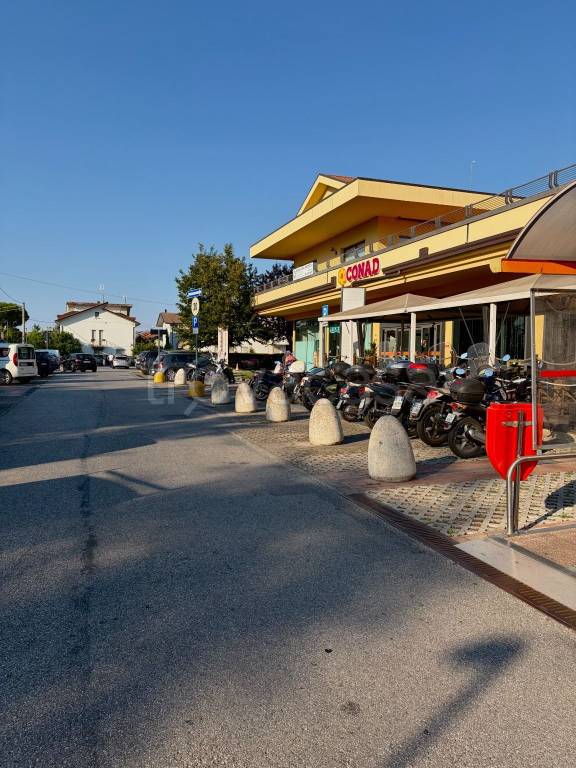 negozio in affitto a Riccione in zona San Lorenzo