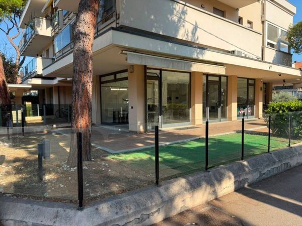 negozio in affitto a Riccione