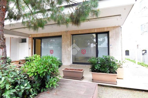 negozio in affitto a Riccione