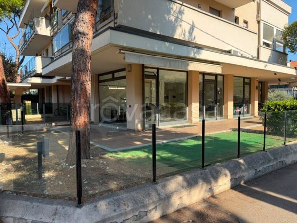 negozio in affitto a Riccione