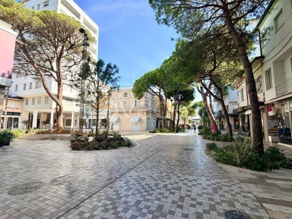 negozio in affitto a Riccione in zona Centro Storico