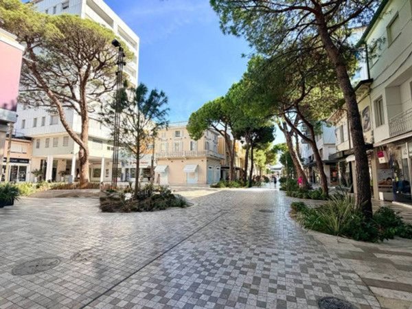 negozio in affitto a Riccione in zona Centro Storico