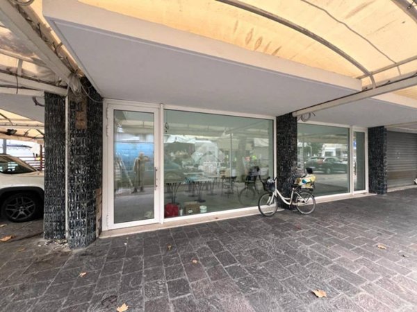 locale commerciale in affitto a Rimini in zona Miramare di Rimini