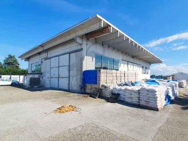 capannone in affitto a Rimini in zona Viserba