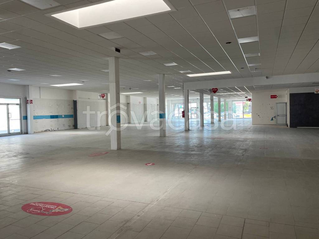 locale commerciale in affitto a Rimini in zona Celle