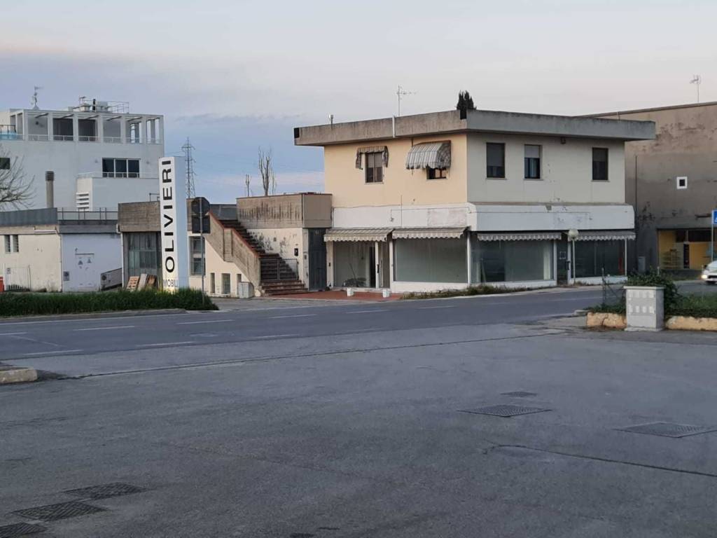 locale commerciale in affitto a Rimini in zona Spadarolo