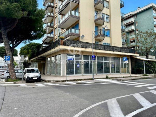 negozio in affitto a Rimini in zona Marina Centro