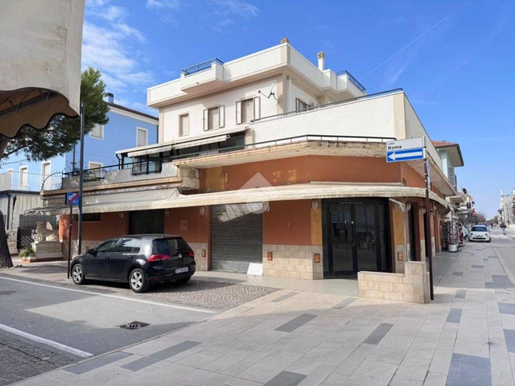 negozio in affitto a Rimini in zona Viserba