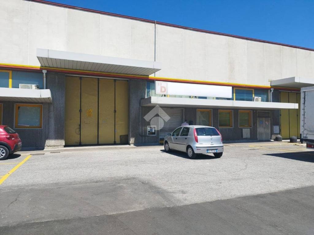 locale commerciale in affitto a Rimini in zona Celle