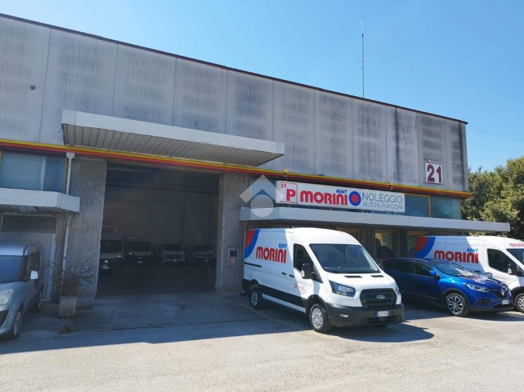 locale commerciale in affitto a Rimini