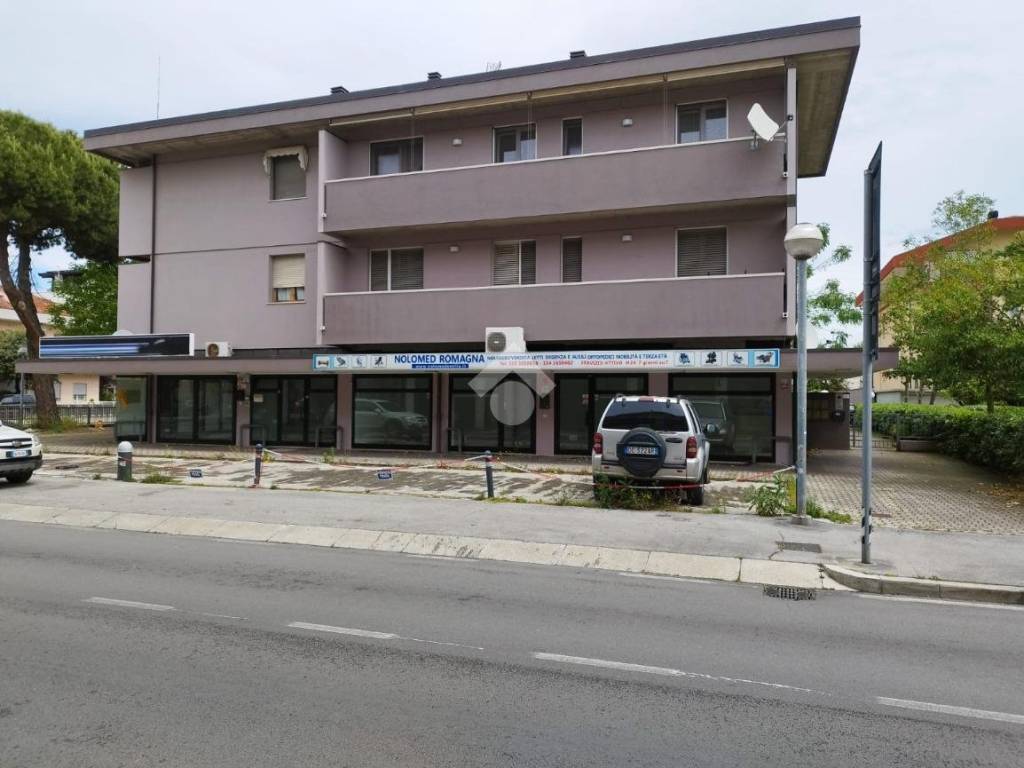 negozio in affitto a Rimini in zona Miramare di Rimini