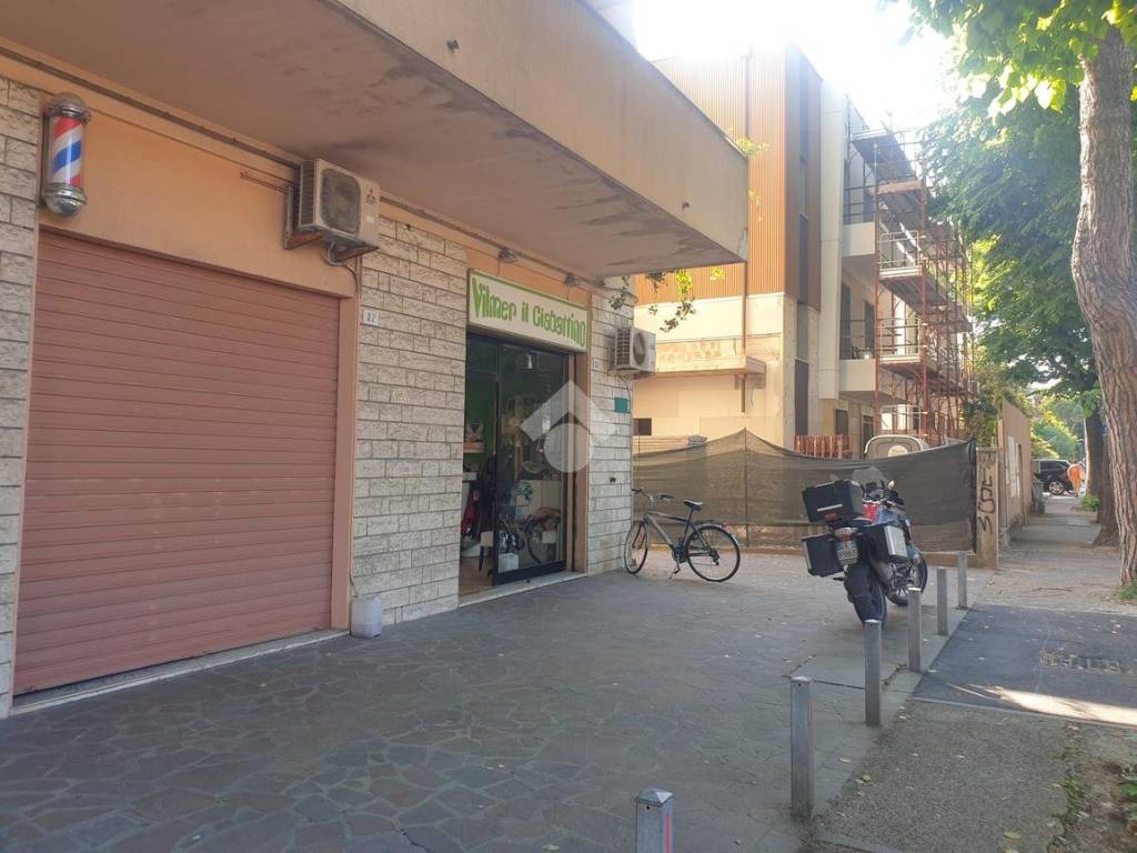 locale commerciale in affitto a Rimini in zona San Giuliano a Mare