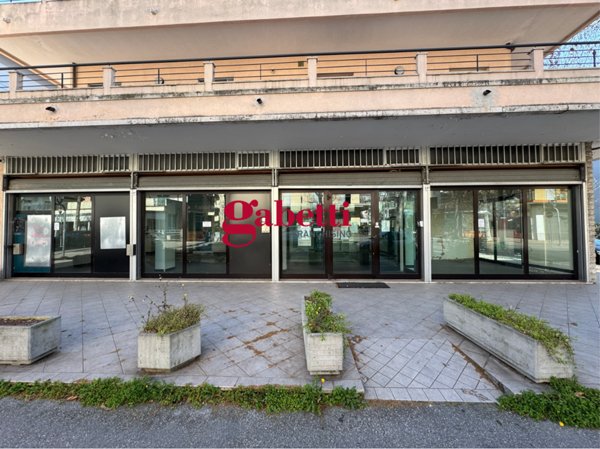 locale commerciale in affitto a Rimini in zona Rivazzurra