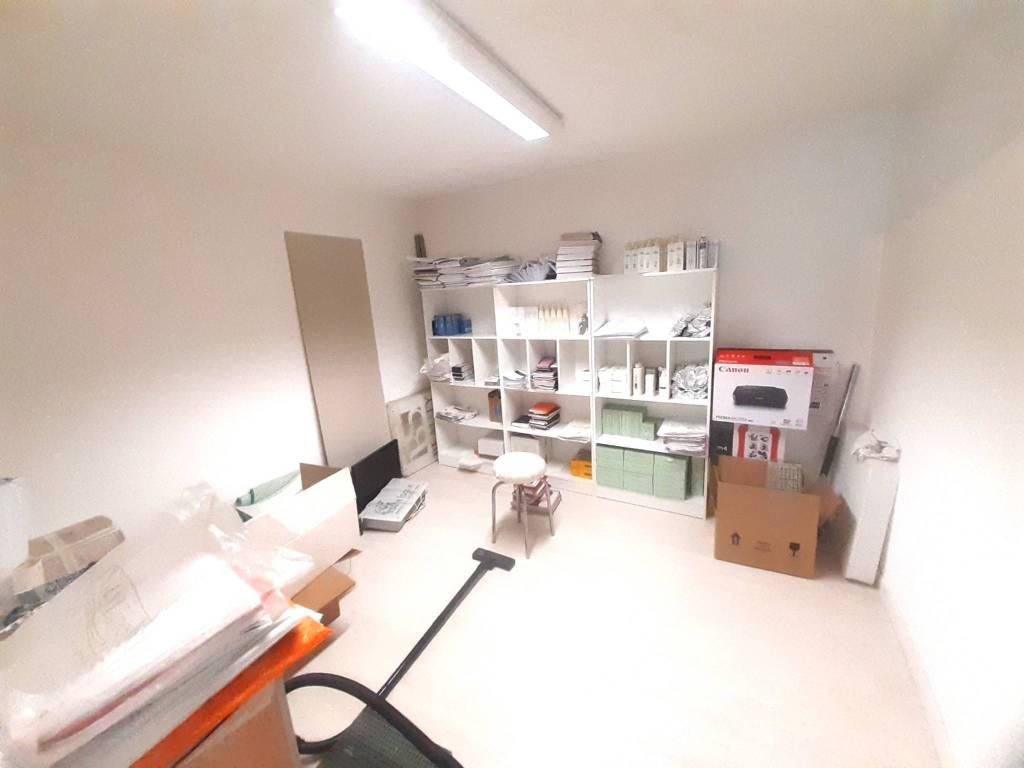 negozio in affitto a Rimini in zona Miramare di Rimini