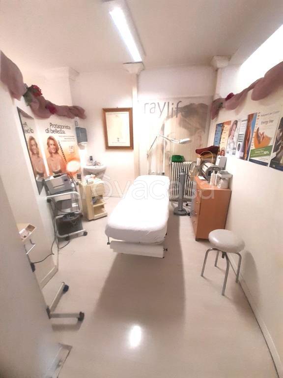 negozio in affitto a Rimini in zona Miramare di Rimini