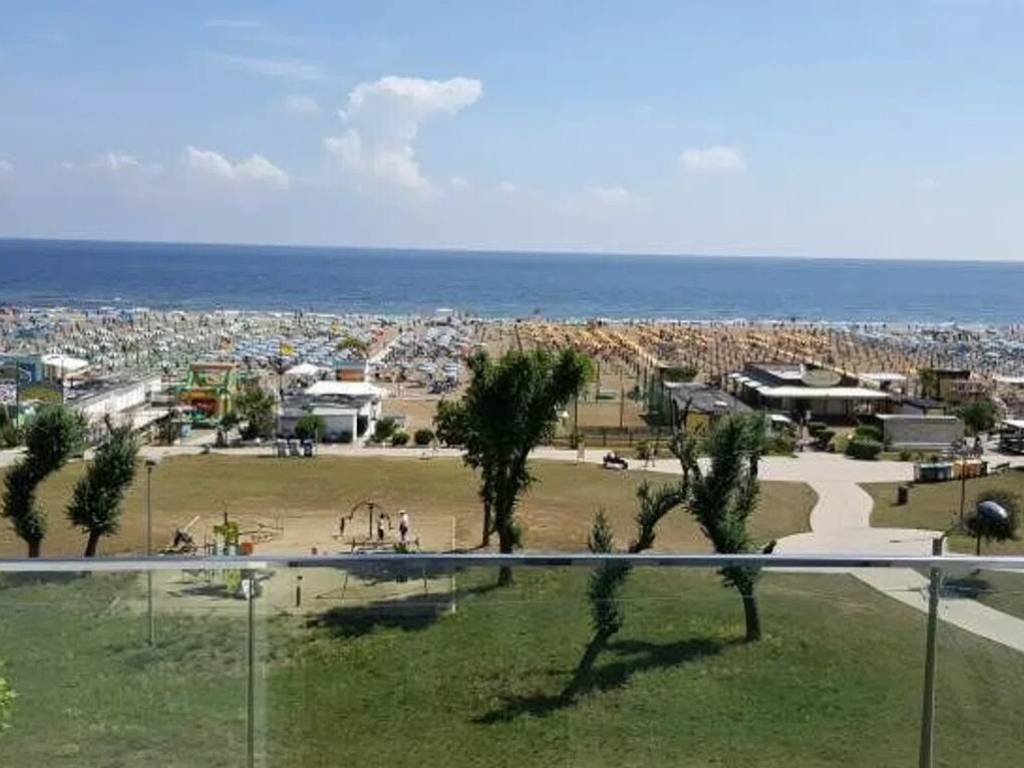 negozio in affitto a Rimini in zona Rivazzurra