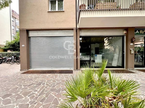 negozio in affitto a Rimini
