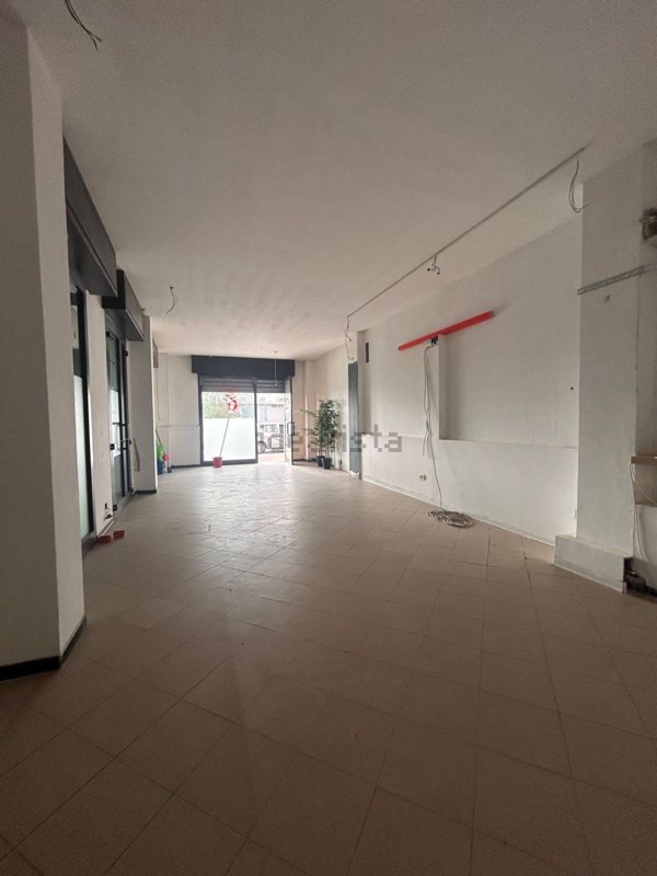 negozio in affitto a Rimini in zona Lagomaggio