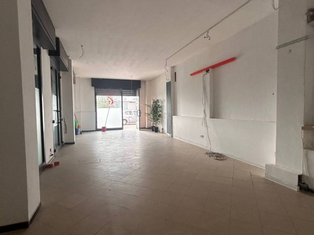 negozio in affitto a Rimini in zona Lagomaggio