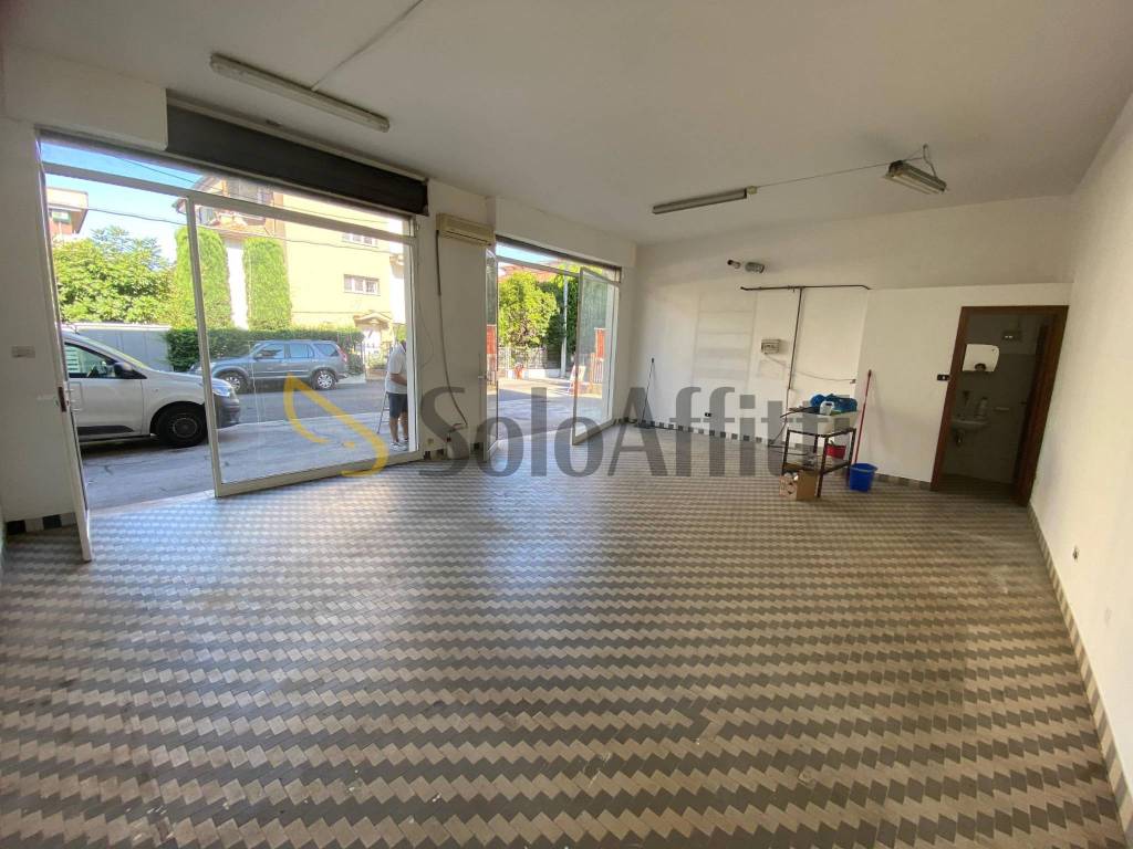 negozio in affitto a Rimini