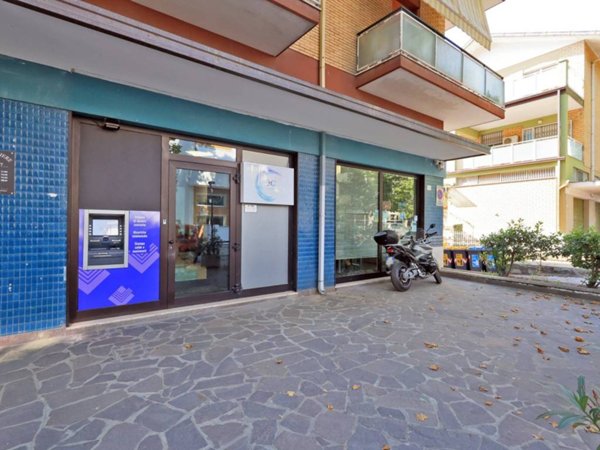 negozio in affitto a Rimini in zona San Giuliano a Mare