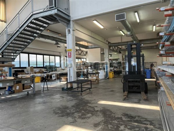 locale commerciale in affitto a Rimini in zona Viserba
