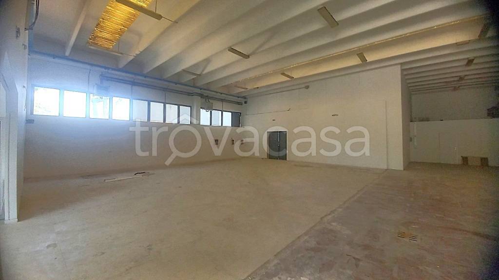 locale commerciale in affitto a Rimini in zona Viserba