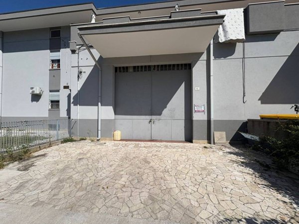 locale commerciale in affitto a Rimini in zona Celle