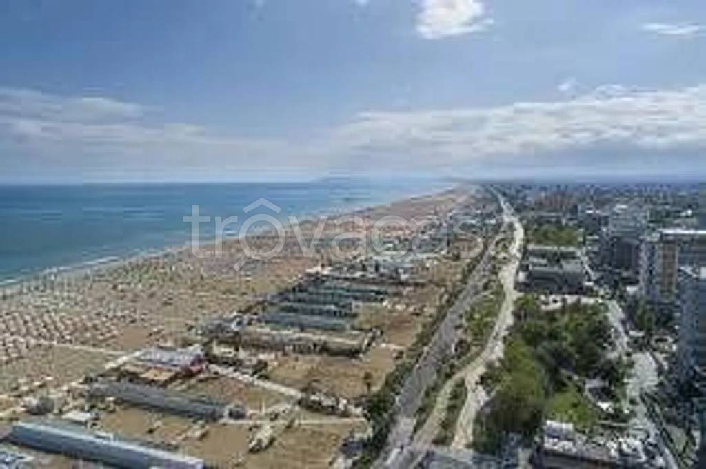 negozio in affitto a Rimini in zona Miramare di Rimini