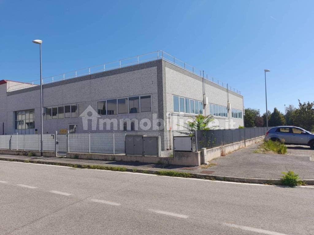 locale commerciale in affitto a Rimini in zona Gaiofana