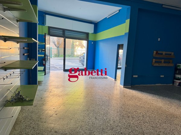 negozio in affitto a Rimini