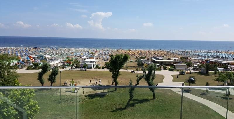 negozio in affitto a Rimini in zona Rivazzurra