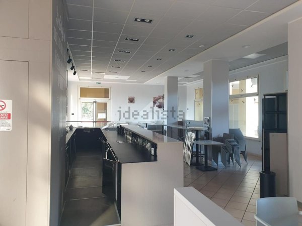 negozio in affitto a Rimini in zona Colonnella