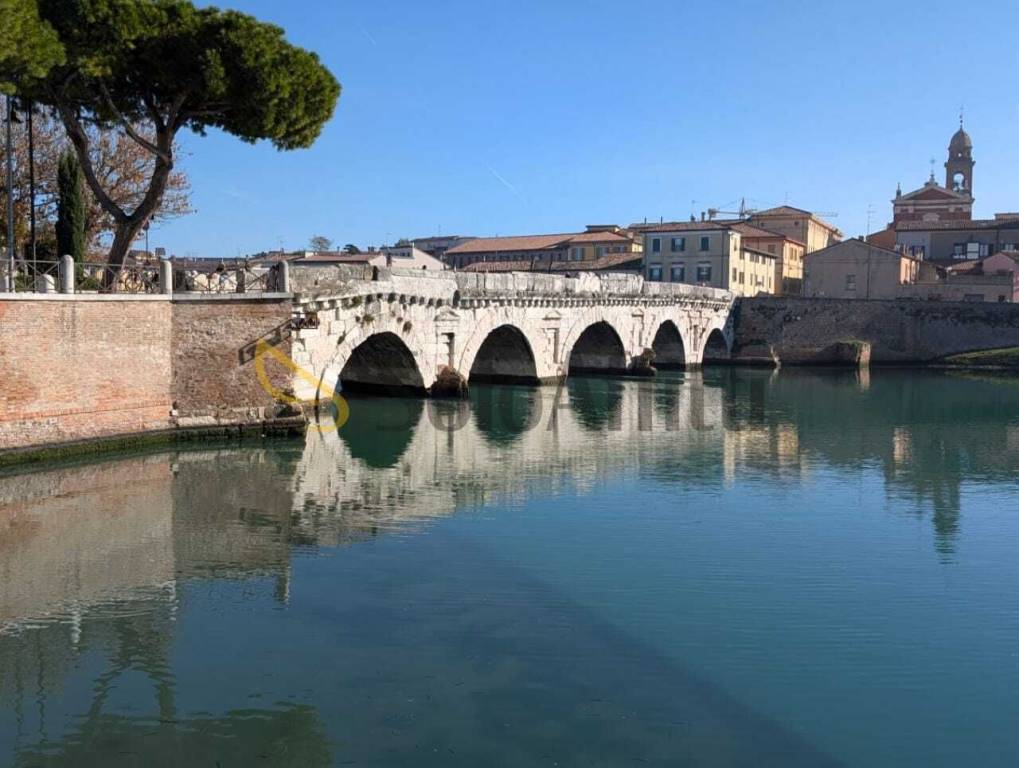 negozio in affitto a Rimini in zona Borgo San Giuliano