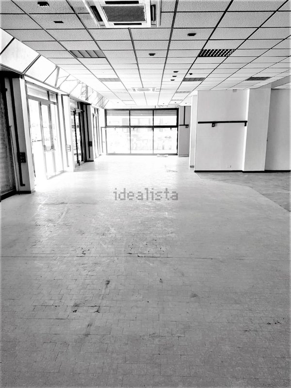 negozio in affitto a Rimini